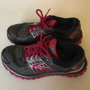 Brooks Sneakers